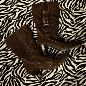 Woman Brown Suede Boots